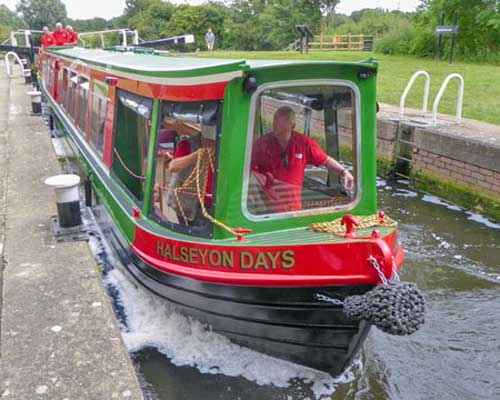 Our Narrowboat Halseyon Days in a Leicestershire Canal Lock